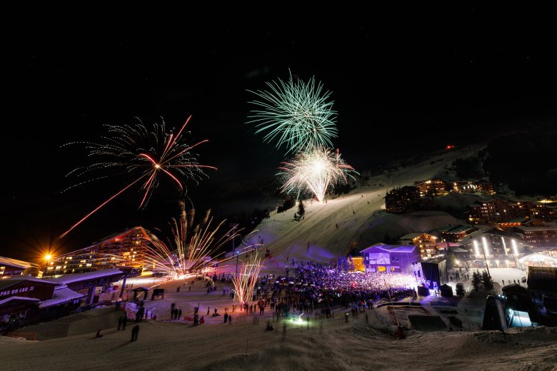Méribel sous la neige pendant les fêtes de fin d'année.