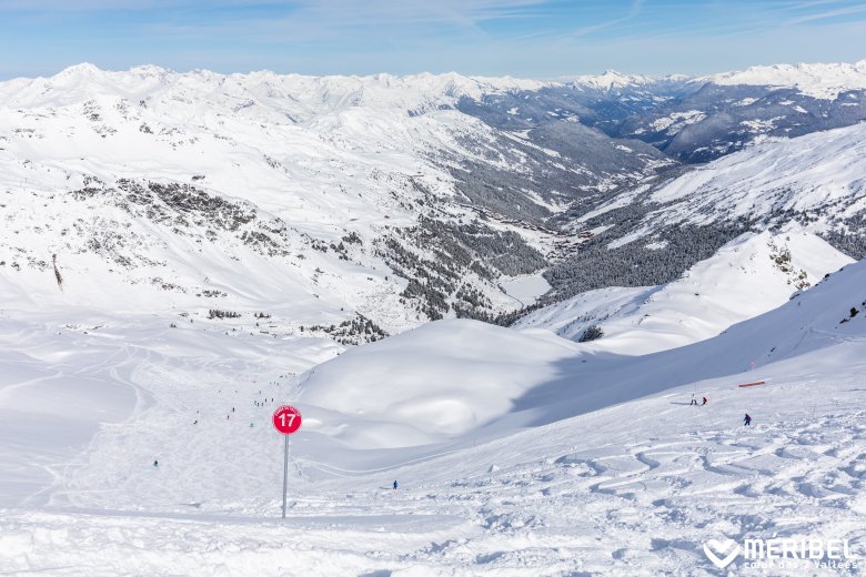 Piste rouge d'altitude à Méribel pour skieurs confirmés.